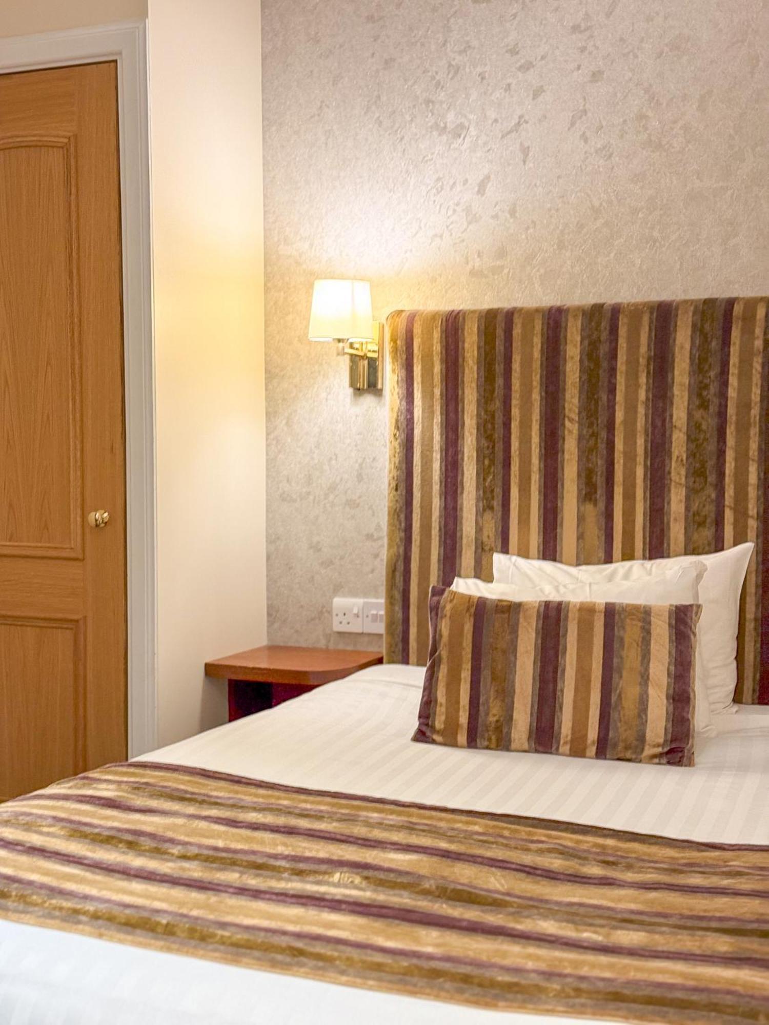 Aberdeen Douglas Hotel Bagian luar foto